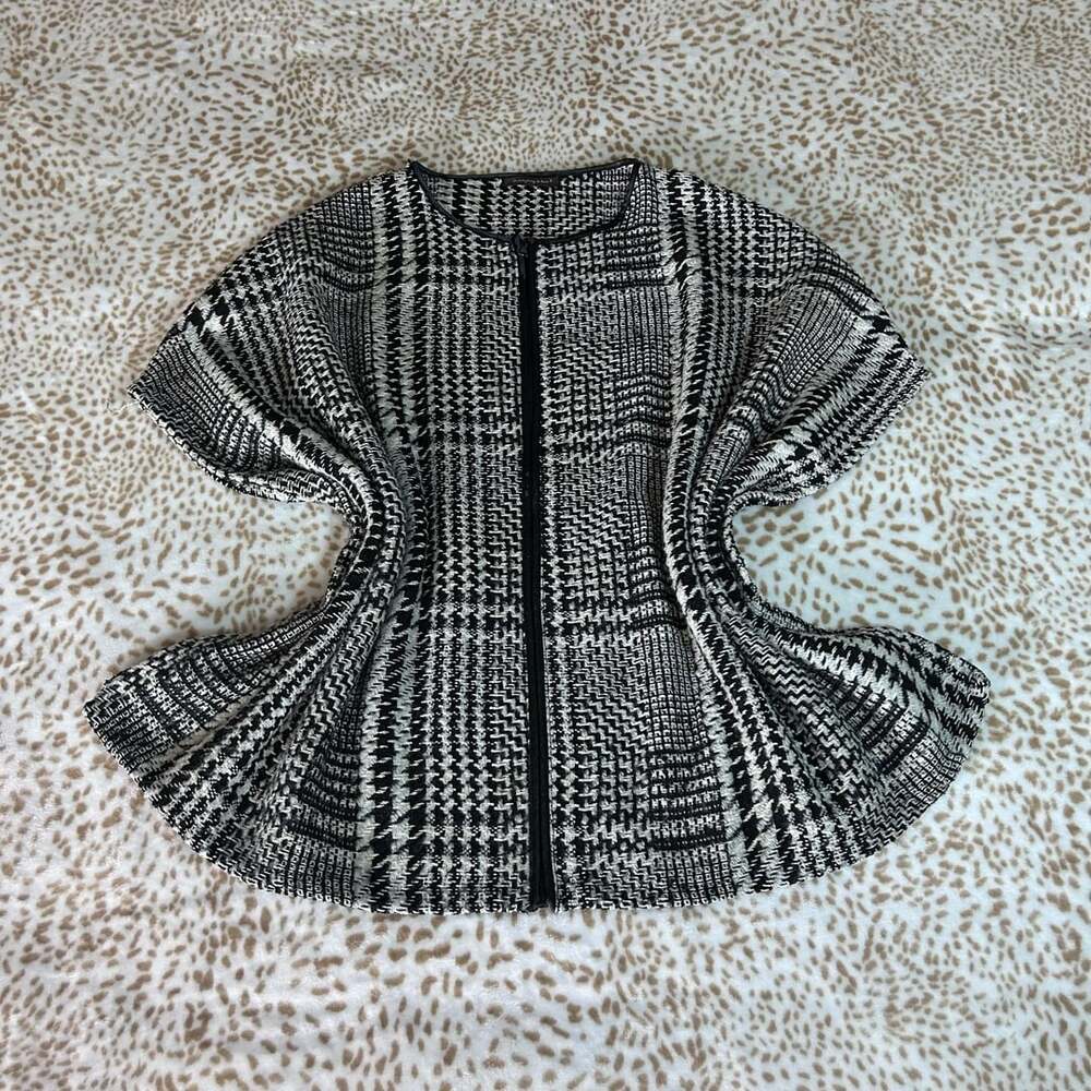 Do Everything In Love Houndstooth Poncho Black White Zip Up Cape